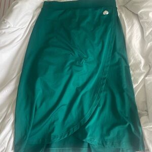 emerald green knee length athletic snoga skirt with leggings